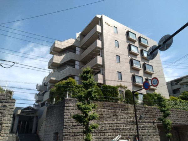 藤沢市片瀬海岸、マンションの外観画像です
