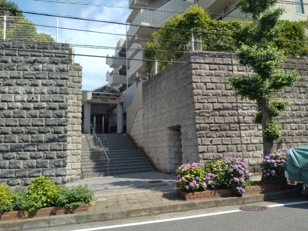 藤沢市片瀬海岸、マンションのエントランス画像です