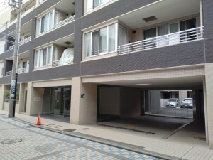 藤沢市鵠沼海岸、マンションのエントランス画像です