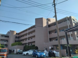 藤沢市鵠沼藤が谷、マンションの外観画像です