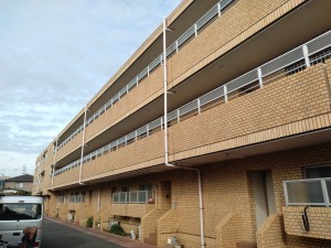 藤沢市本鵠沼、マンションの外観画像です