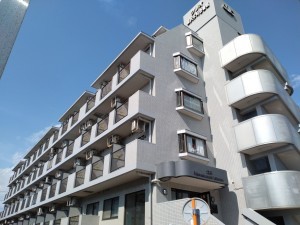 藤沢市藤沢、マンションの外観画像です