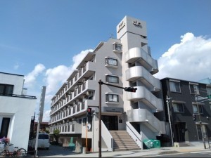 藤沢市藤沢、マンションの外観画像です