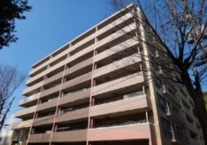 藤沢市城南、マンションの外観画像です