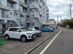 藤沢市鵠沼海岸、マンションの駐車場画像です