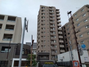藤沢市鵠沼石上、マンションの外観画像です