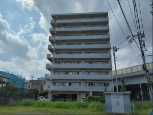 藤沢市城南、マンションの外観画像です