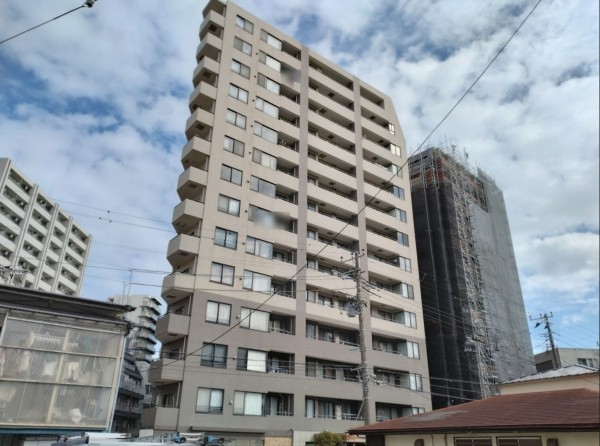 藤沢市藤沢、マンションの外観画像です