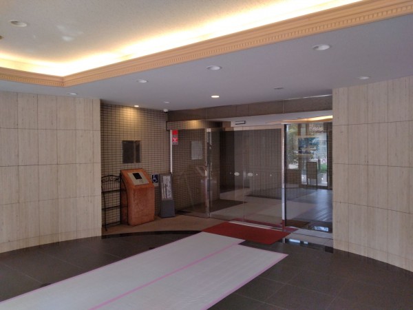 藤沢市藤沢、マンションのエントランス画像です