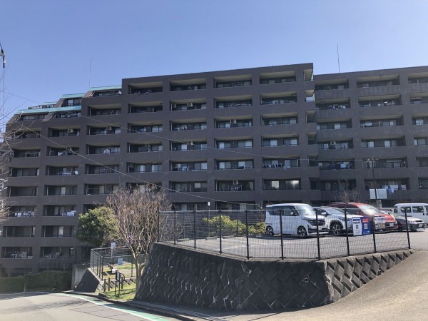 藤沢市川名、マンションの外観画像です