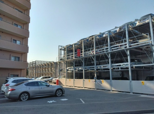 藤沢市本鵠沼、マンションの駐車場画像です