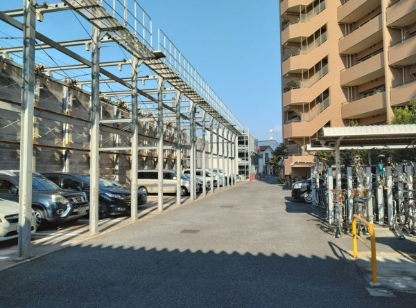 藤沢市本鵠沼、マンションの駐車場画像です