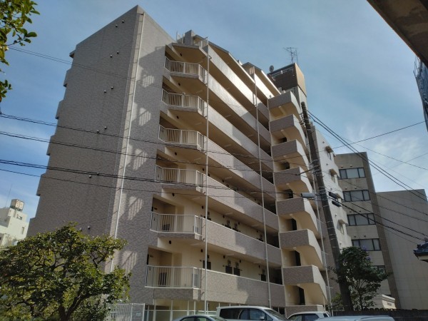 藤沢市藤沢、マンションの外観画像です