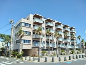 藤沢市鵠沼海岸、マンションの外観画像です