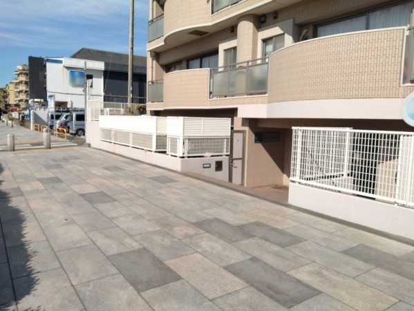 藤沢市片瀬海岸、マンションのエントランス画像です