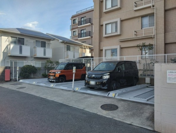 藤沢市片瀬海岸、マンションの駐車場画像です