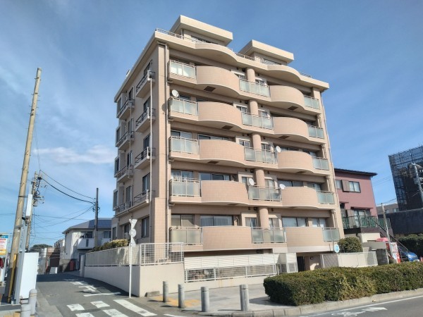 藤沢市片瀬海岸、マンションの外観画像です