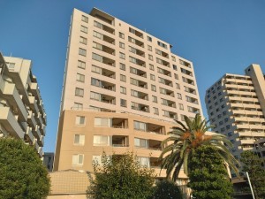 藤沢市片瀬海岸、マンションの外観画像です