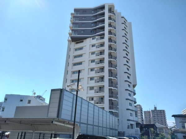 藤沢市辻堂新町、マンションの外観画像です