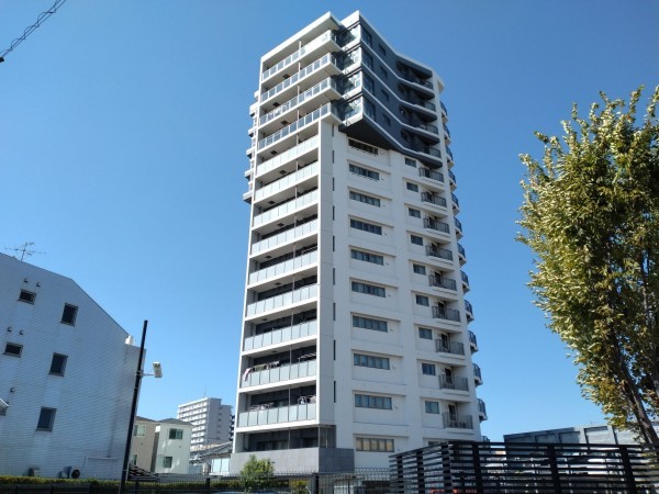 藤沢市辻堂新町、マンションの外観画像です