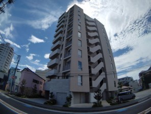 藤沢市片瀬、マンションの外観画像です
