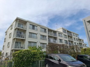 藤沢市鵠沼神明、マンションの外観画像です