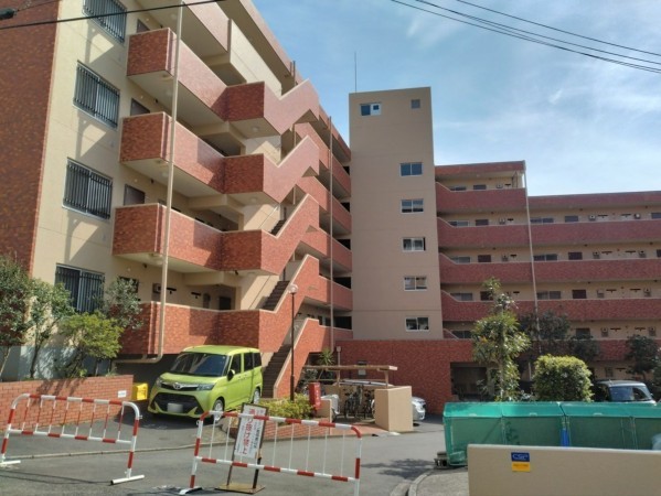 藤沢市片瀬海岸、マンションの外観画像です