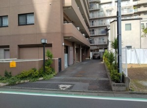 藤沢市南藤沢、マンションの駐車場画像です
