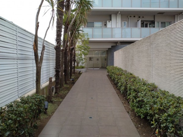 藤沢市片瀬海岸、マンションのエントランス画像です