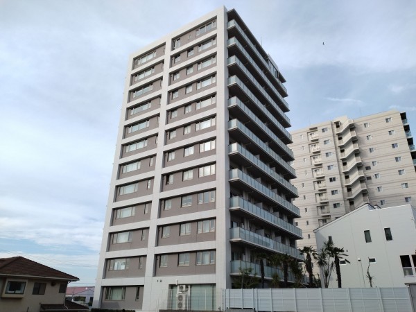 藤沢市片瀬海岸、マンションの外観画像です