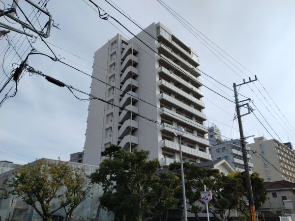 藤沢市片瀬海岸、マンションの外観画像です