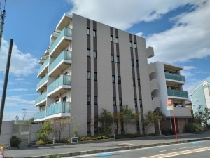 藤沢市鵠沼藤が谷、マンションの外観画像です