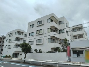 藤沢市鵠沼海岸、マンションの外観画像です
