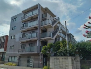 藤沢市大鋸、マンションの外観画像です