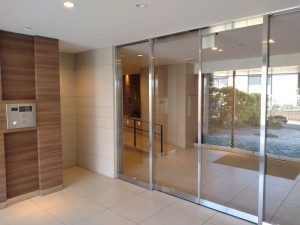 藤沢市片瀬海岸、マンションのエントランス画像です