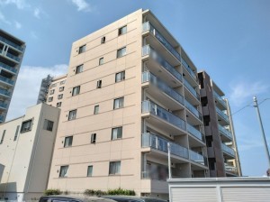 藤沢市片瀬海岸、マンションの外観画像です