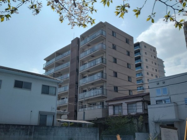 藤沢市片瀬海岸、マンションの外観画像です