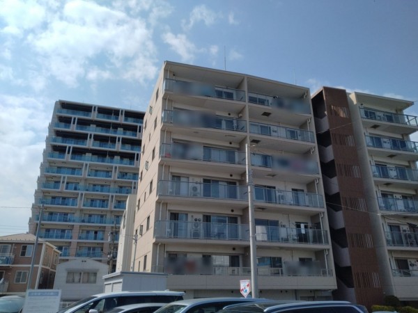 藤沢市片瀬海岸、マンションの外観画像です