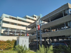 藤沢市片瀬、マンションの駐車場画像です