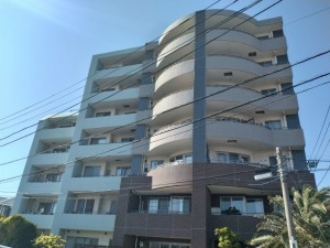 藤沢市片瀬、マンションの外観画像です