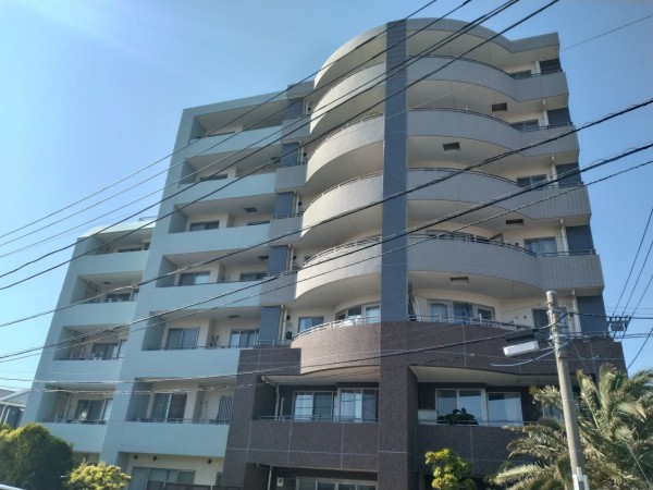 藤沢市片瀬、マンションの外観画像です