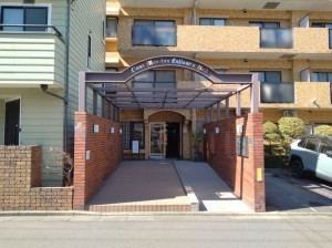 藤沢市藤沢、マンションのエントランス画像です