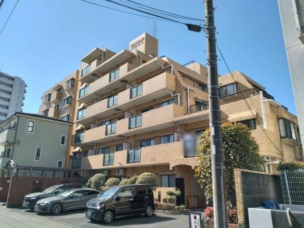 藤沢市藤沢、マンションの外観画像です
