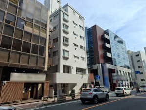 藤沢市南藤沢、マンションの前面道路を含む現地写真画像です