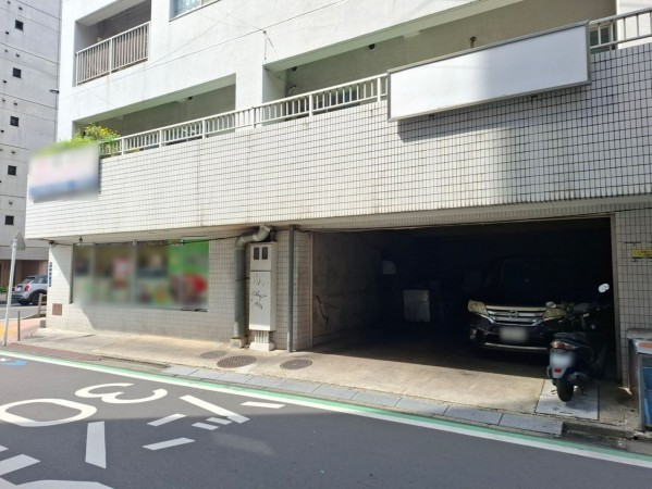 藤沢市南藤沢、マンションの駐車場画像です