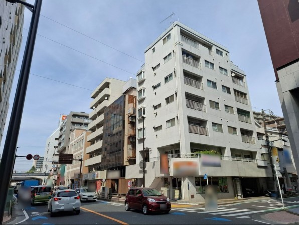藤沢市南藤沢、マンションの前面道路を含む現地写真画像です