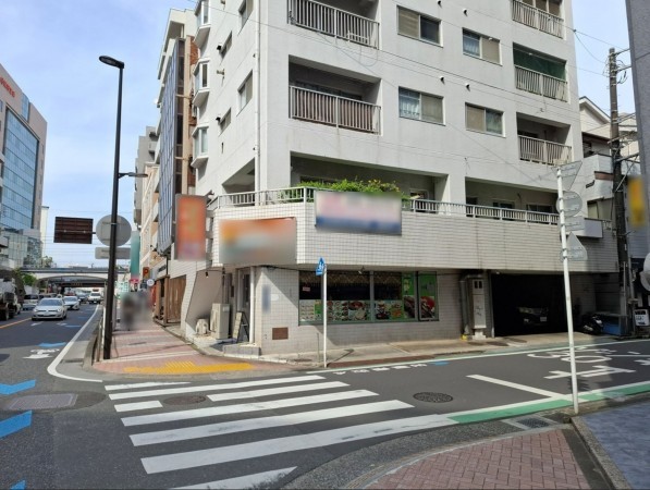 藤沢市南藤沢、マンションの前面道路を含む現地写真画像です