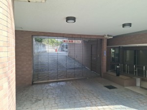 藤沢市片瀬海岸、マンションの駐車場画像です