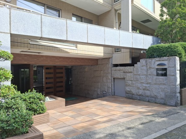 藤沢市片瀬海岸、マンションのエントランス画像です