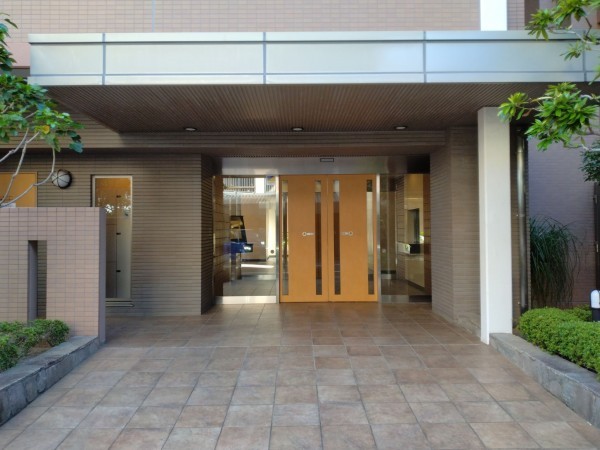藤沢市藤沢、マンションのエントランス画像です
